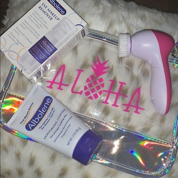Other - Facial cleansers set with bag
